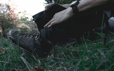 Gaiters FAQ how to put on gaiters while hiking image